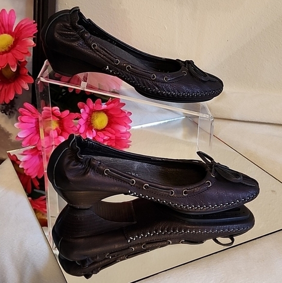 NEW Donald J. Pliner Buttery Leather Ballet Kitten Heel Brown Luxury Designer - Picture 1 of 15